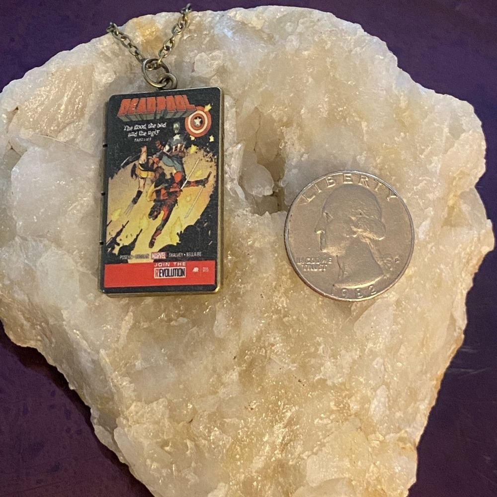 Vintage Style Deadpool Marvel Classic Comic Book Necklace-18in Bronze Chain -New - Picture 10 of 10